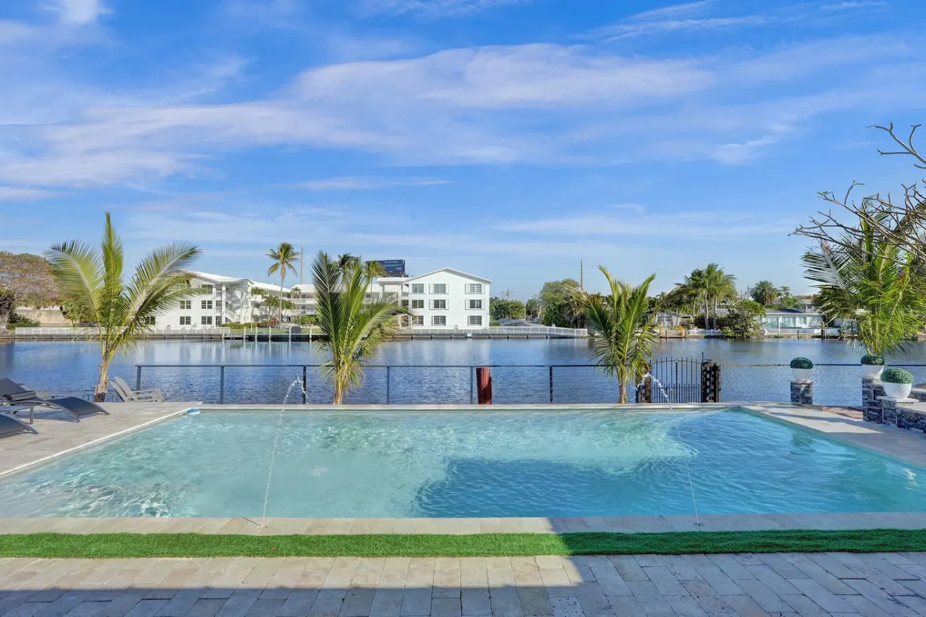 Waterfront Escape w Pool, Dockside Lounge & Games — photo 3