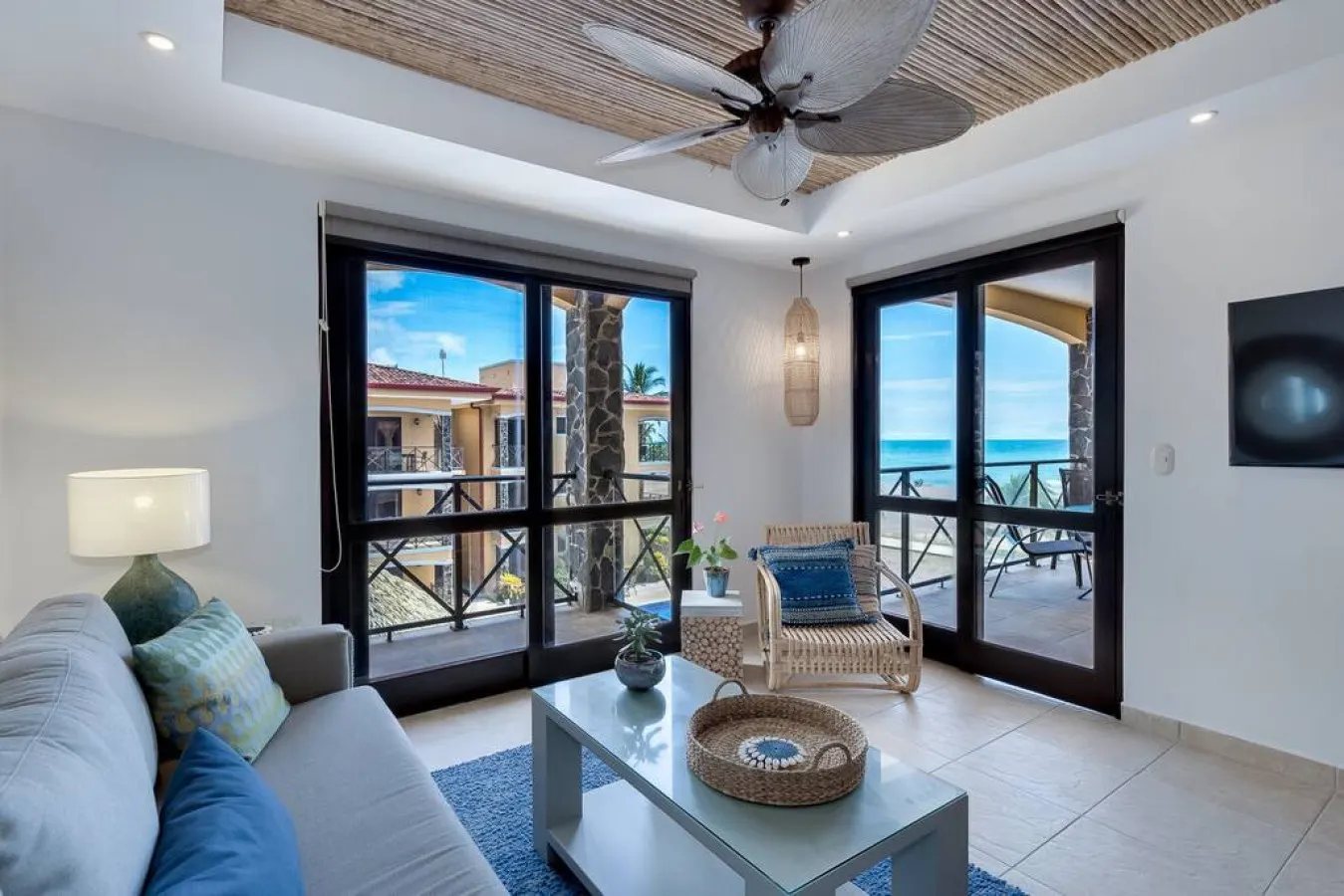 OCEAN VIEWS! Beachfront penthouse! Concierge included — photo 2