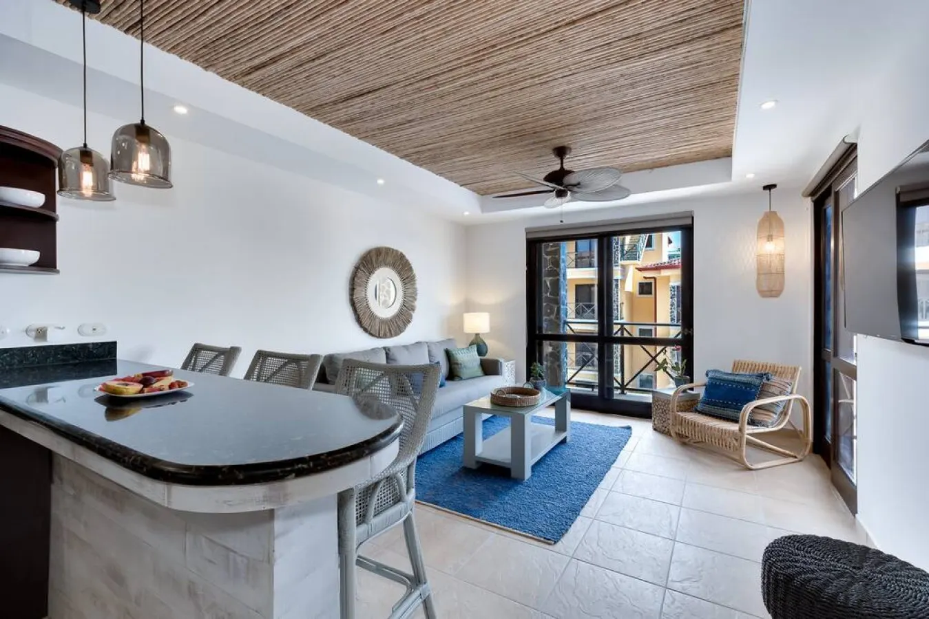 OCEAN VIEWS! Beachfront penthouse! Concierge included 12