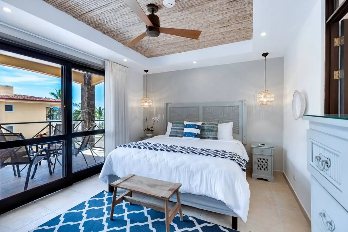OCEAN VIEWS! Beachfront penthouse! Concierge included 14