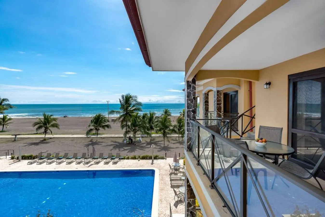 OCEAN VIEWS! Beachfront penthouse! Concierge included 16