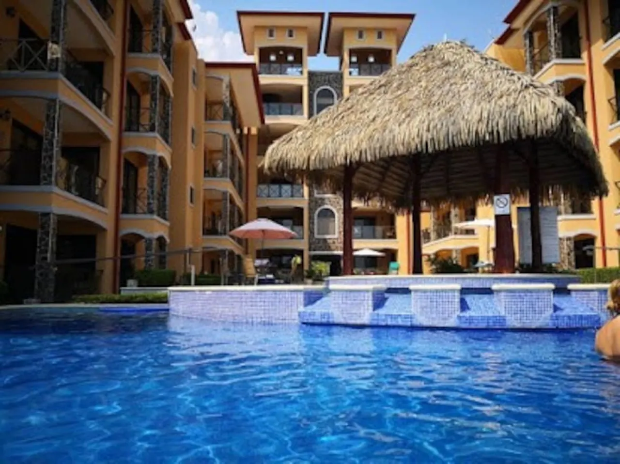 OCEAN VIEWS! Beachfront penthouse! Concierge included 17