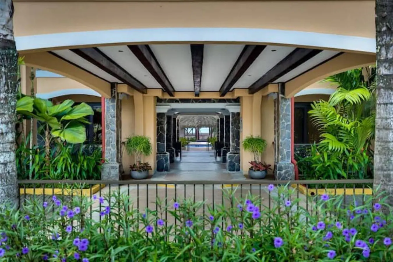 OCEAN VIEWS! Beachfront penthouse! Concierge included 6