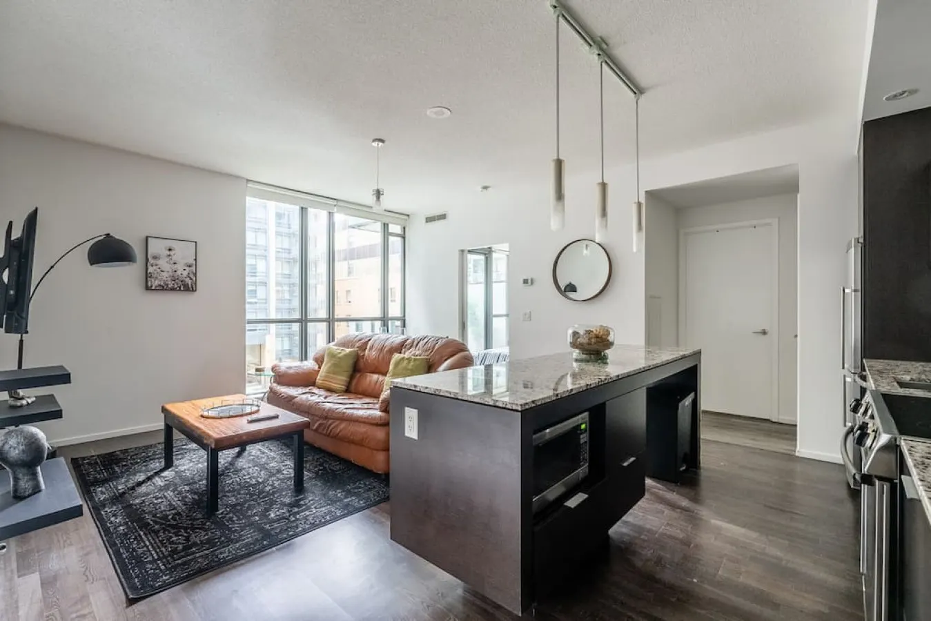 Prime King West 1BR Sleek & Spacious Sleeps 4 1