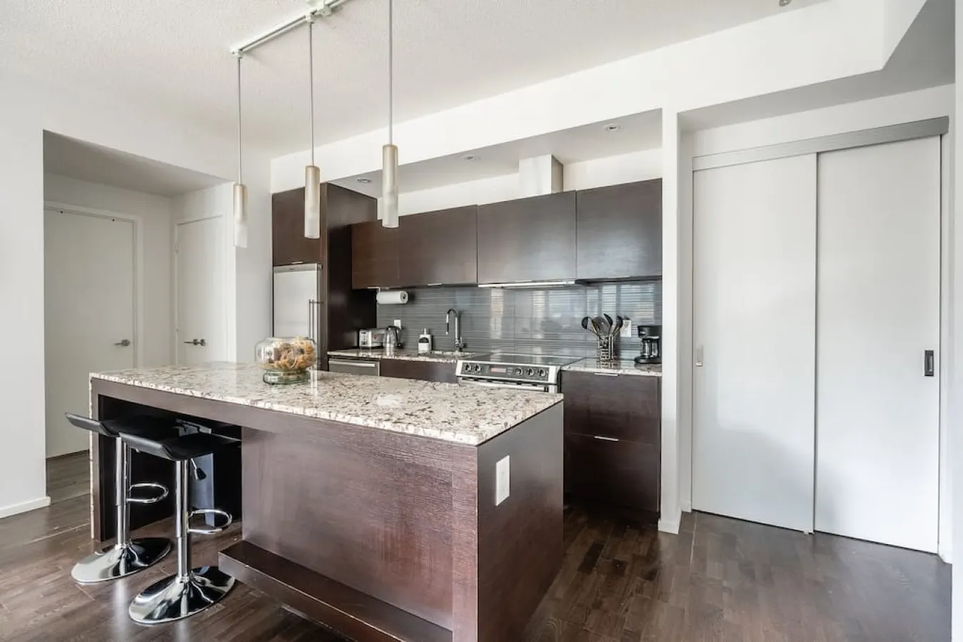 Prime King West 1BR Sleek & Spacious Sleeps 4 9