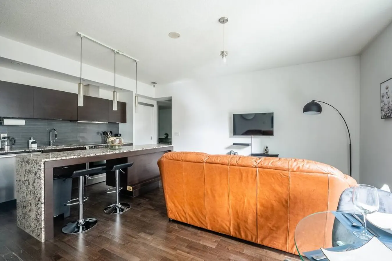 Prime King West 1BR Sleek & Spacious Sleeps 4 10