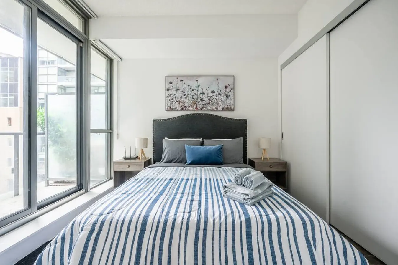 Prime King West 1BR Sleek & Spacious Sleeps 4 13