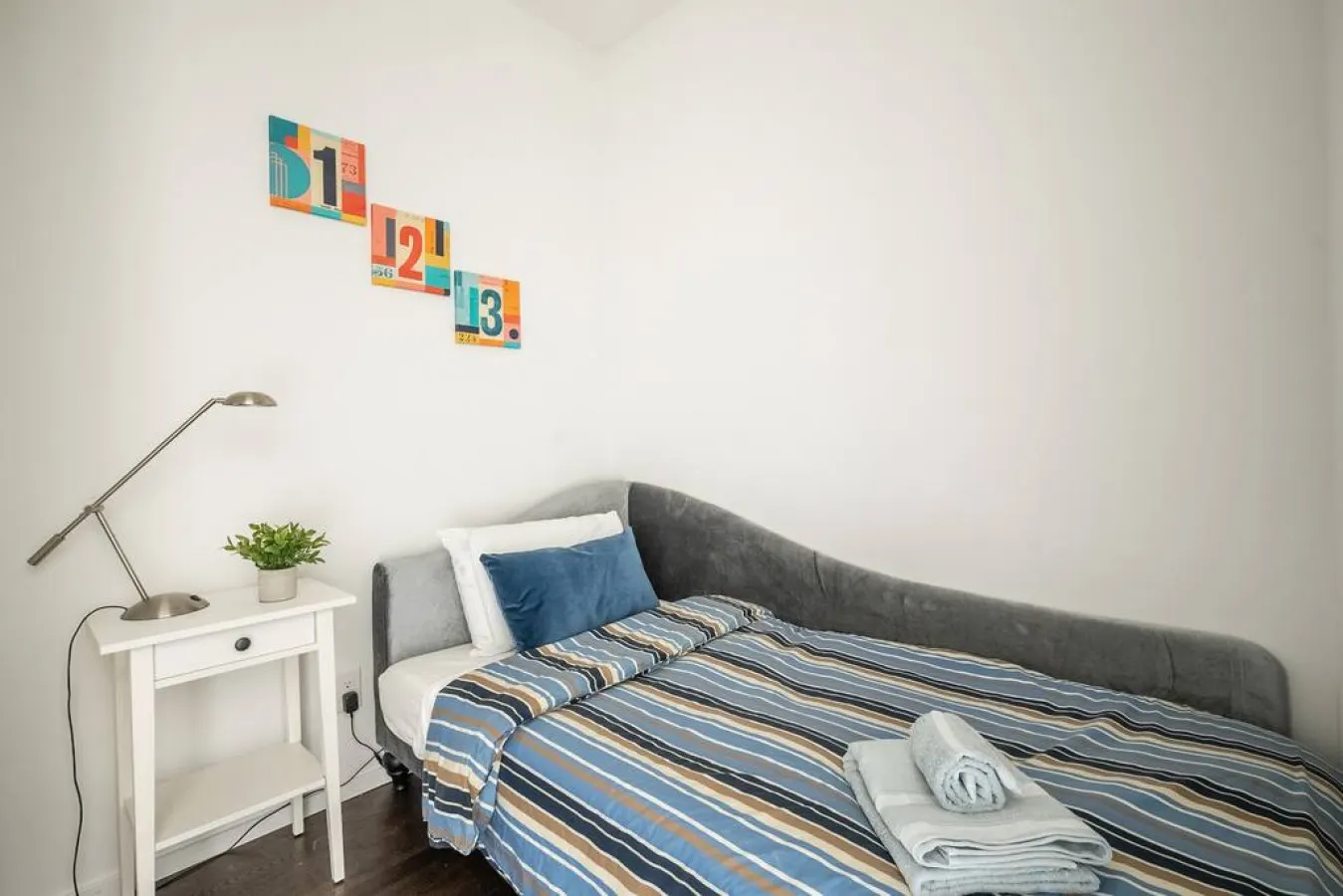 Prime King West 1BR Sleek & Spacious Sleeps 4 15