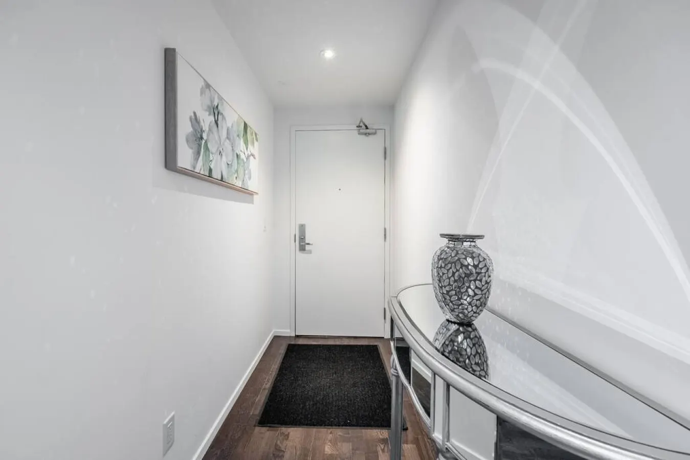 Prime King West 1BR Sleek & Spacious Sleeps 4 18