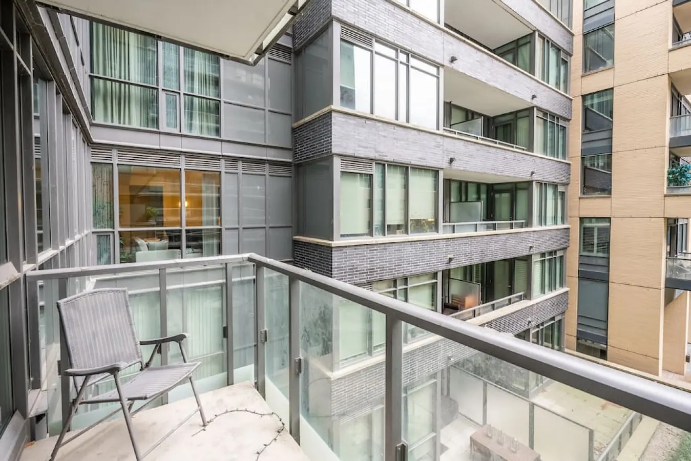 Prime King West 1BR Sleek & Spacious Sleeps 4 20