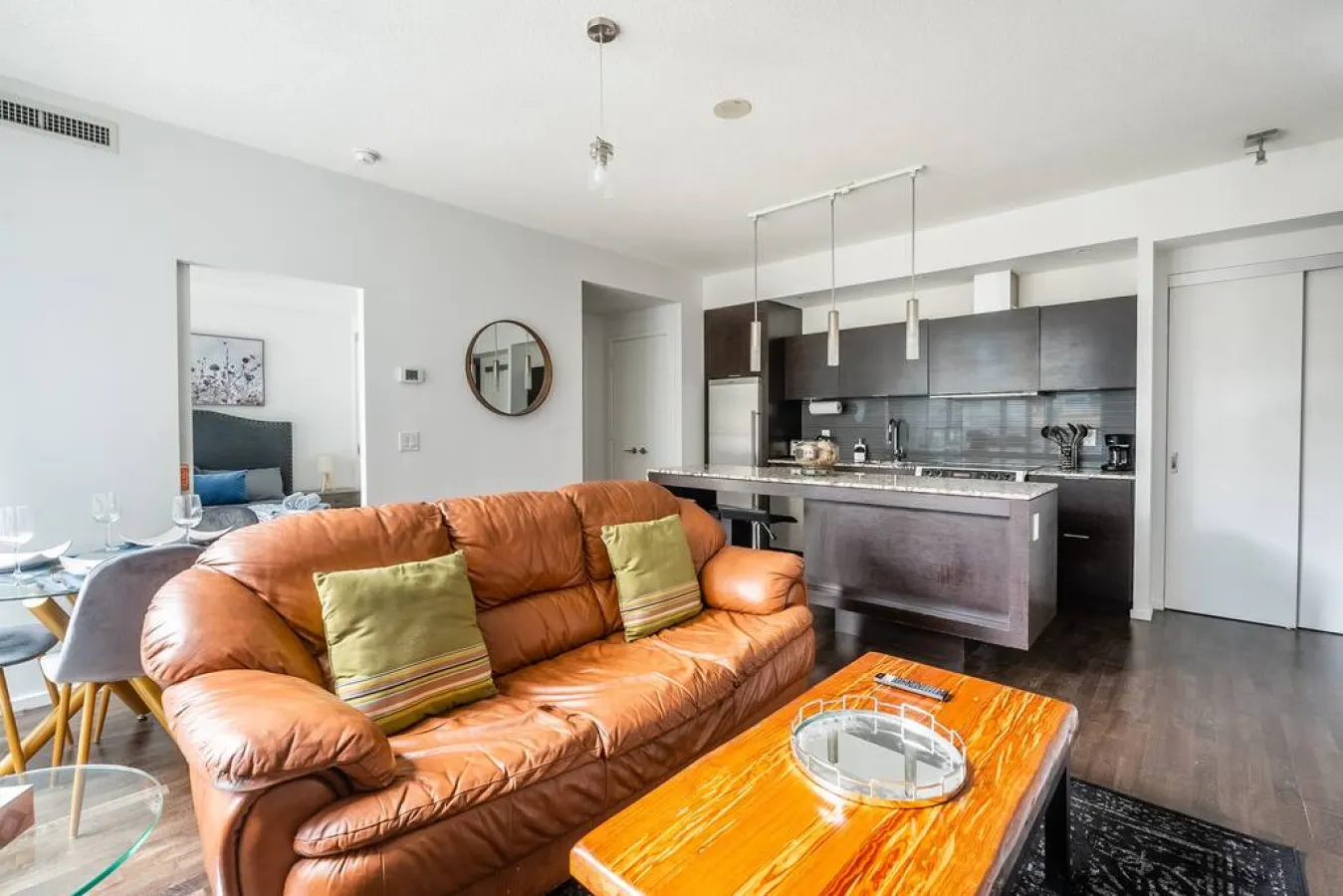 Prime King West 1BR Sleek & Spacious Sleeps 4 3