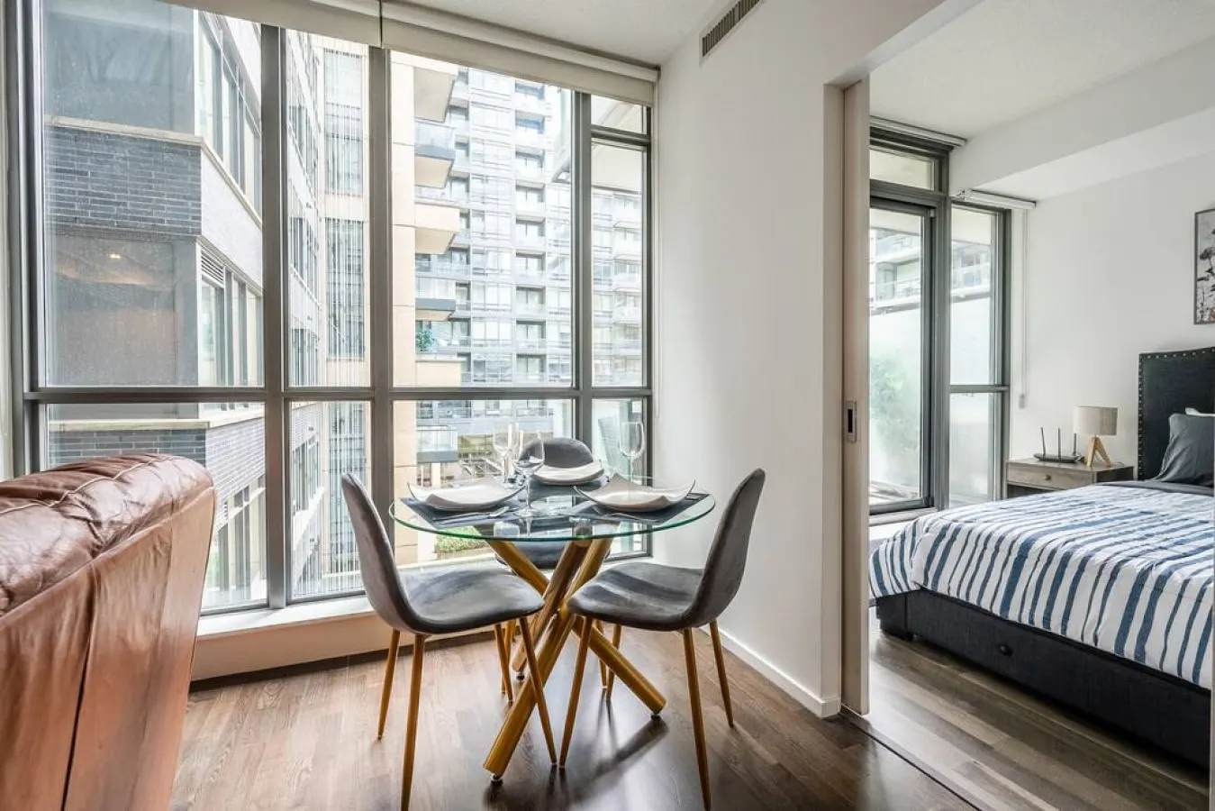 Prime King West 1BR Sleek & Spacious Sleeps 4 4