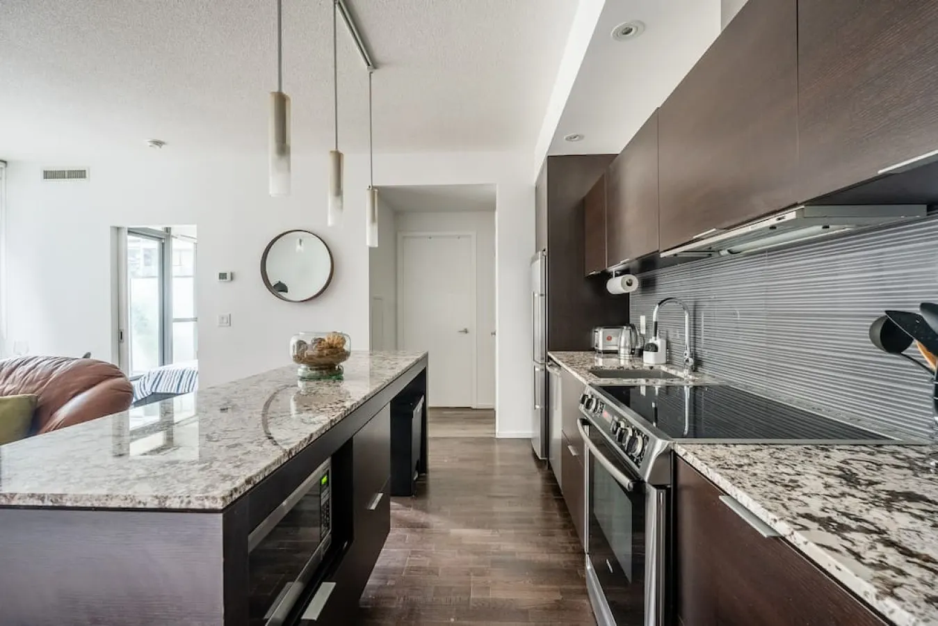 Prime King West 1BR Sleek & Spacious Sleeps 4 8
