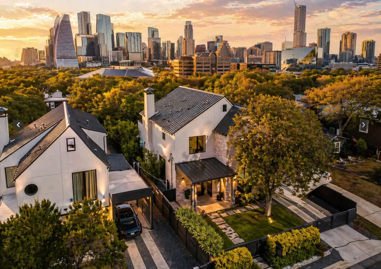 New Build | Downtown Views, Pool, Spa & Walkable — photo 2