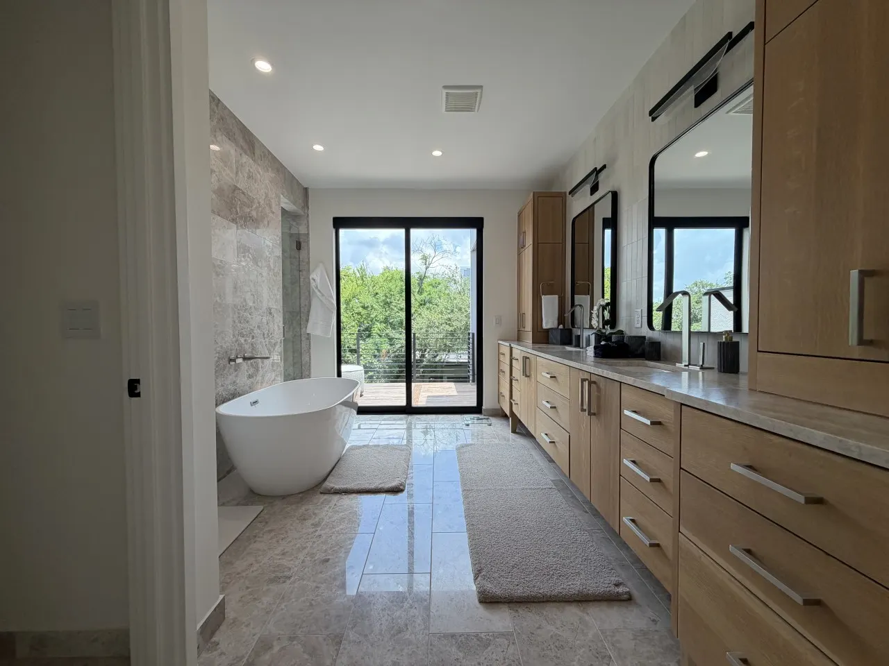 New Build Downtown Views, Pool, Spa & Walkable 17