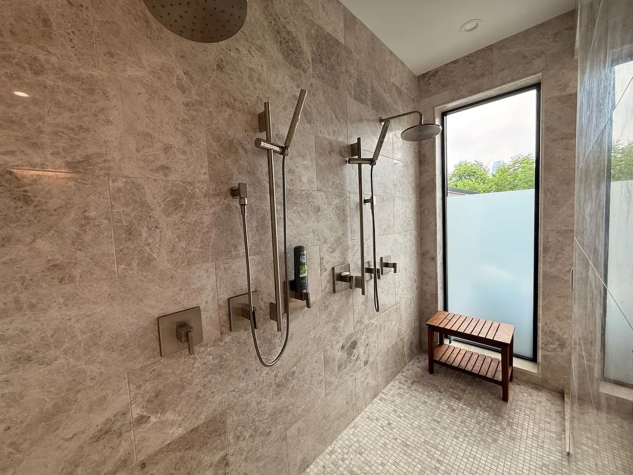 New Build Downtown Views, Pool, Spa & Walkable 18
