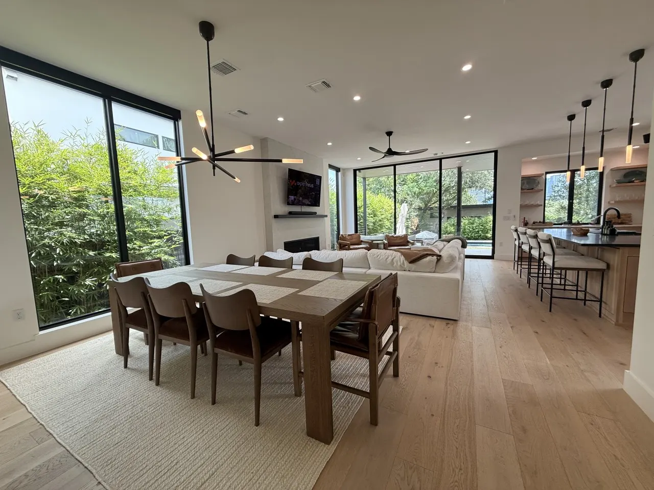 New Build Downtown Views, Pool, Spa & Walkable 8