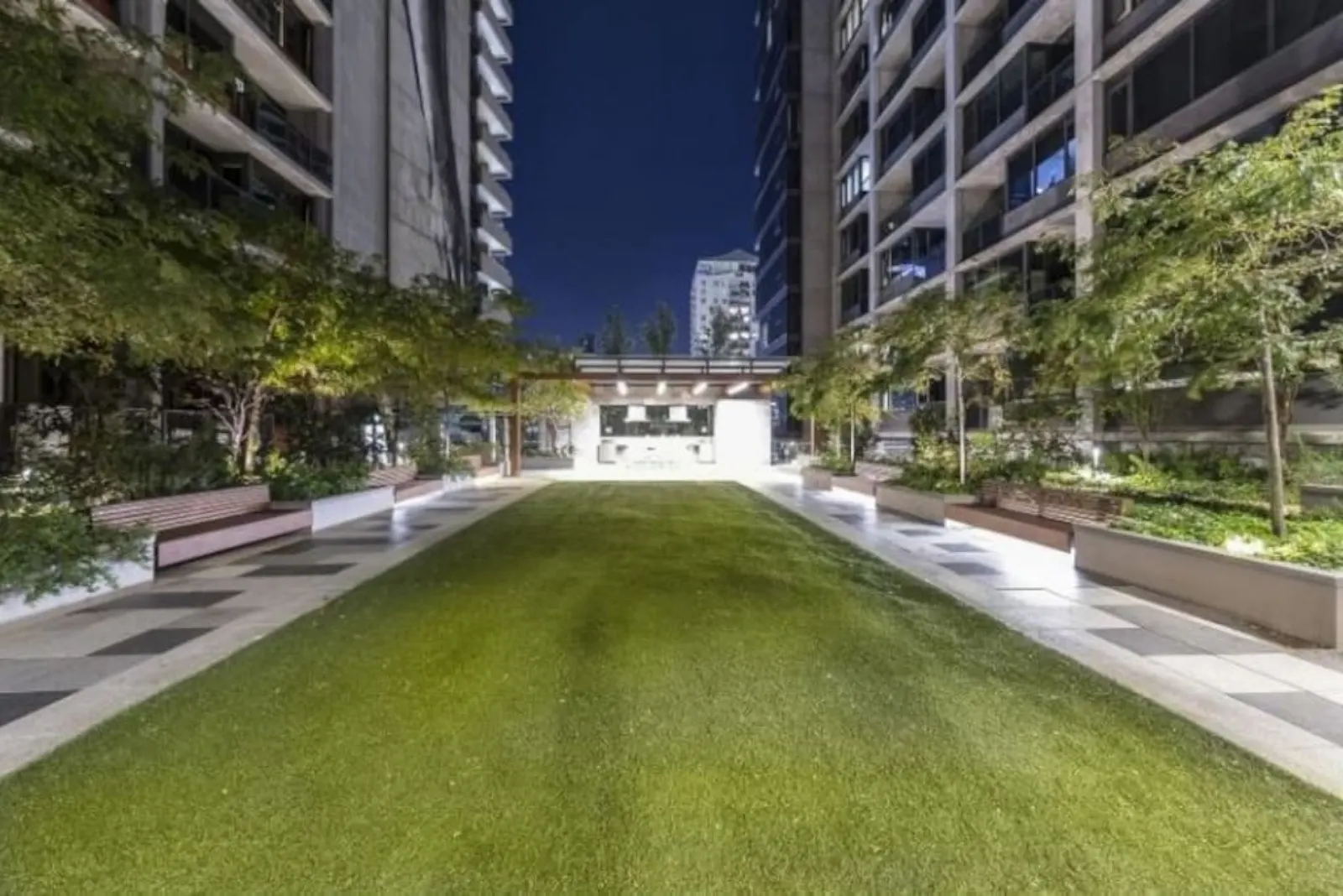 UNALLOCATED 2 Bedroom UWS Amazing location with easy reach to everything! 3