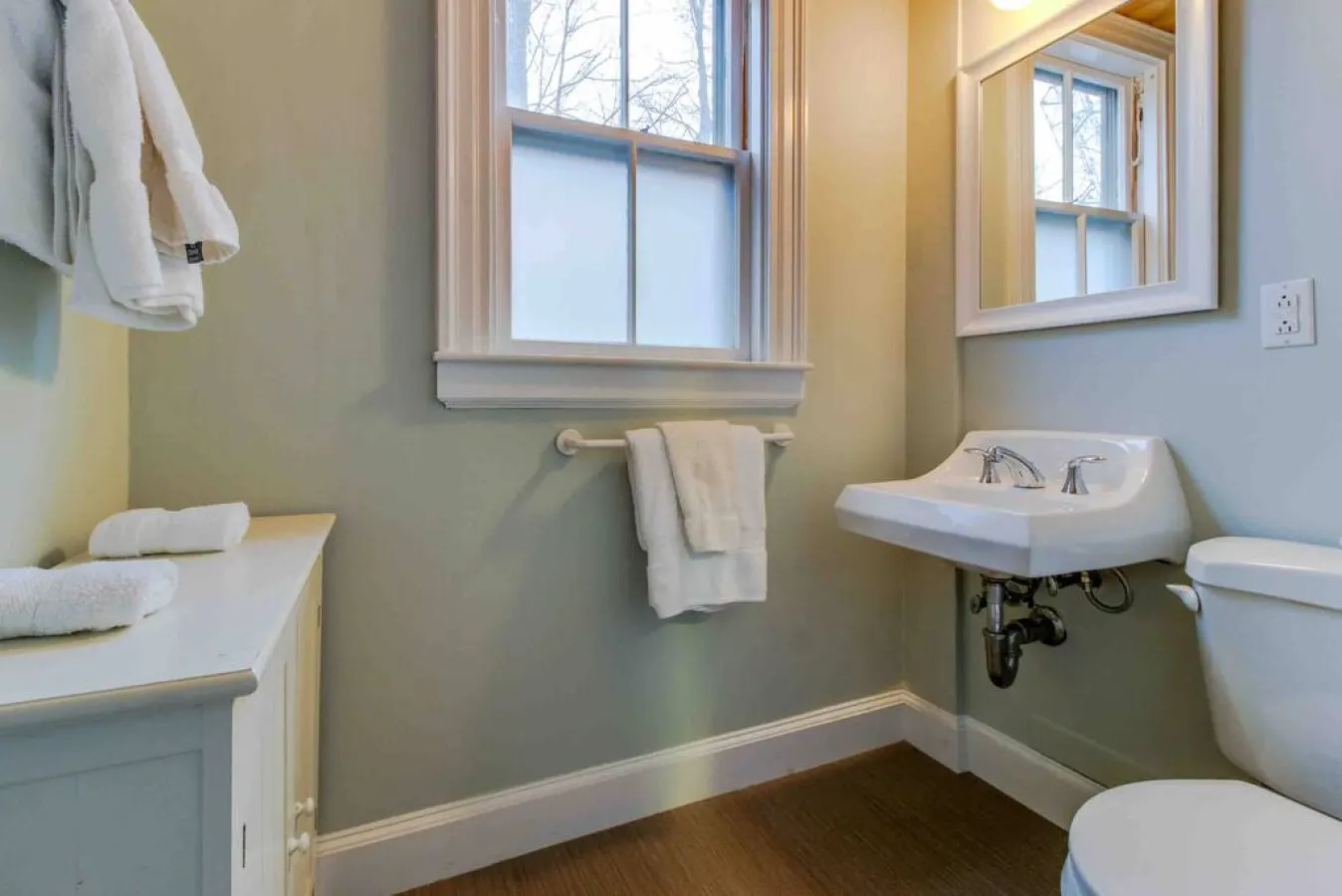 Spacious Guest House in Falmouth Village 11