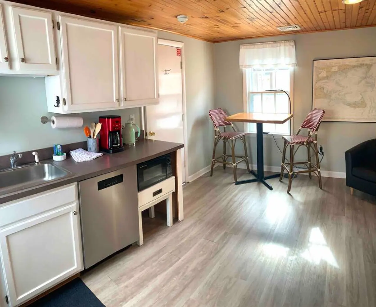 Spacious Guest House in Falmouth Village 6