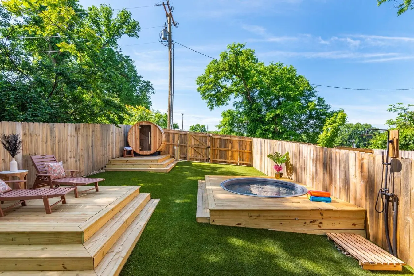 Spa Retreat: Cowboy Pool, Sauna, 5 Min to Broadway