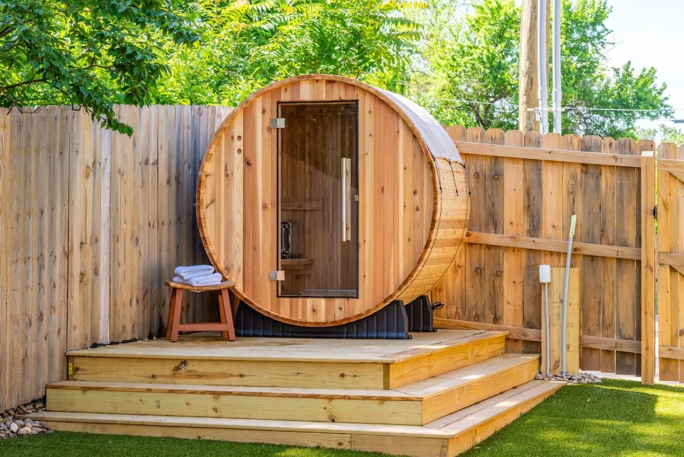 Spa Retreat: Cowboy Pool, Sauna, 5 Min to Broadway 19