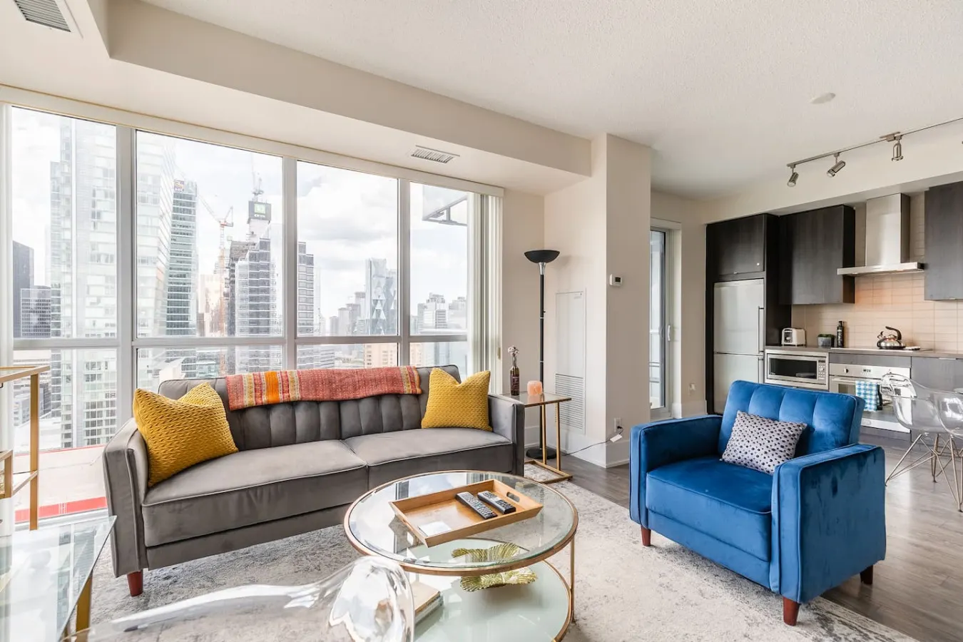 Luxury 1BR Executive Condo Panoramic City Views 2