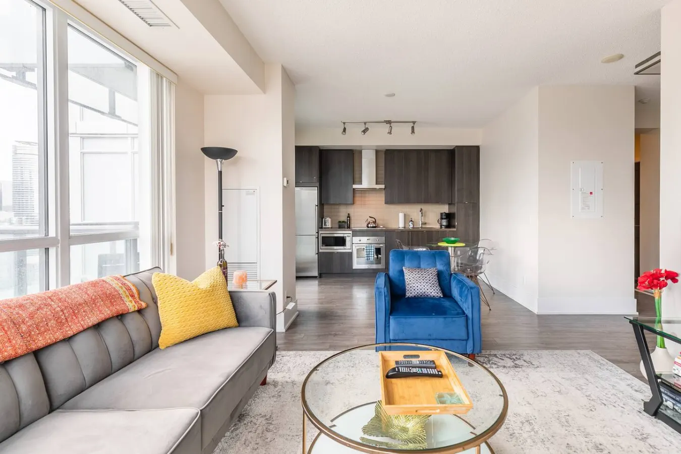 Luxury 1BR Executive Condo Panoramic City Views 10