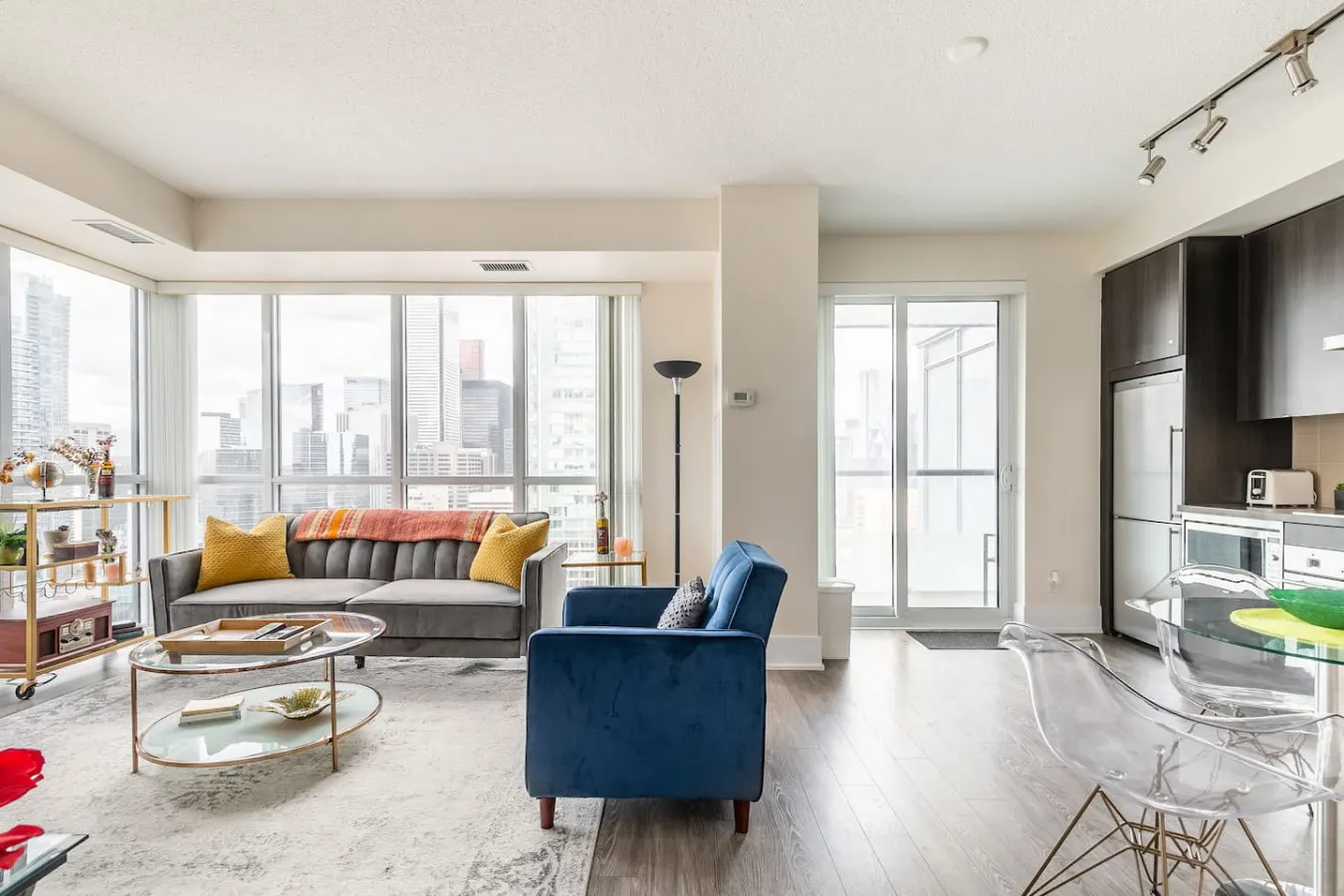 Luxury 1BR Executive Condo Panoramic City Views 11