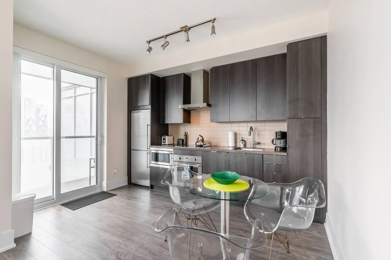 Luxury 1BR Executive Condo Panoramic City Views 12