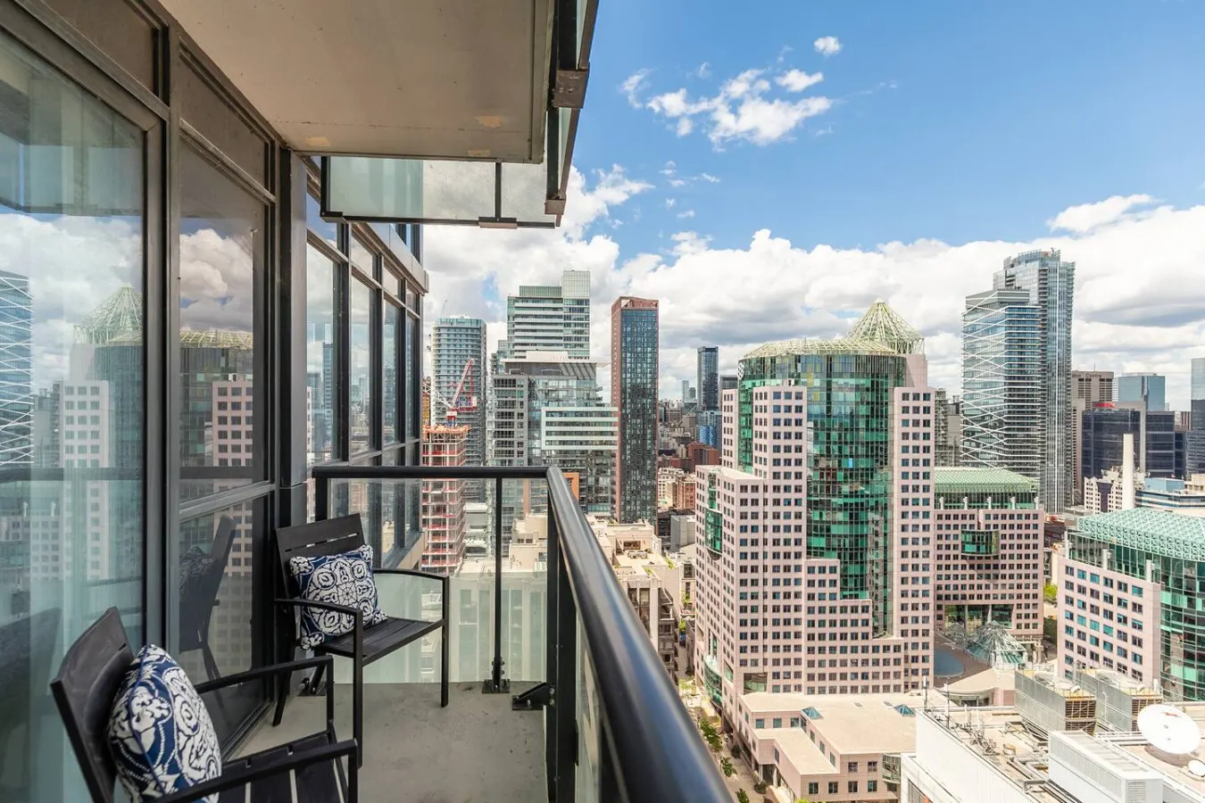 Luxury 1BR Executive Condo Panoramic City Views 13