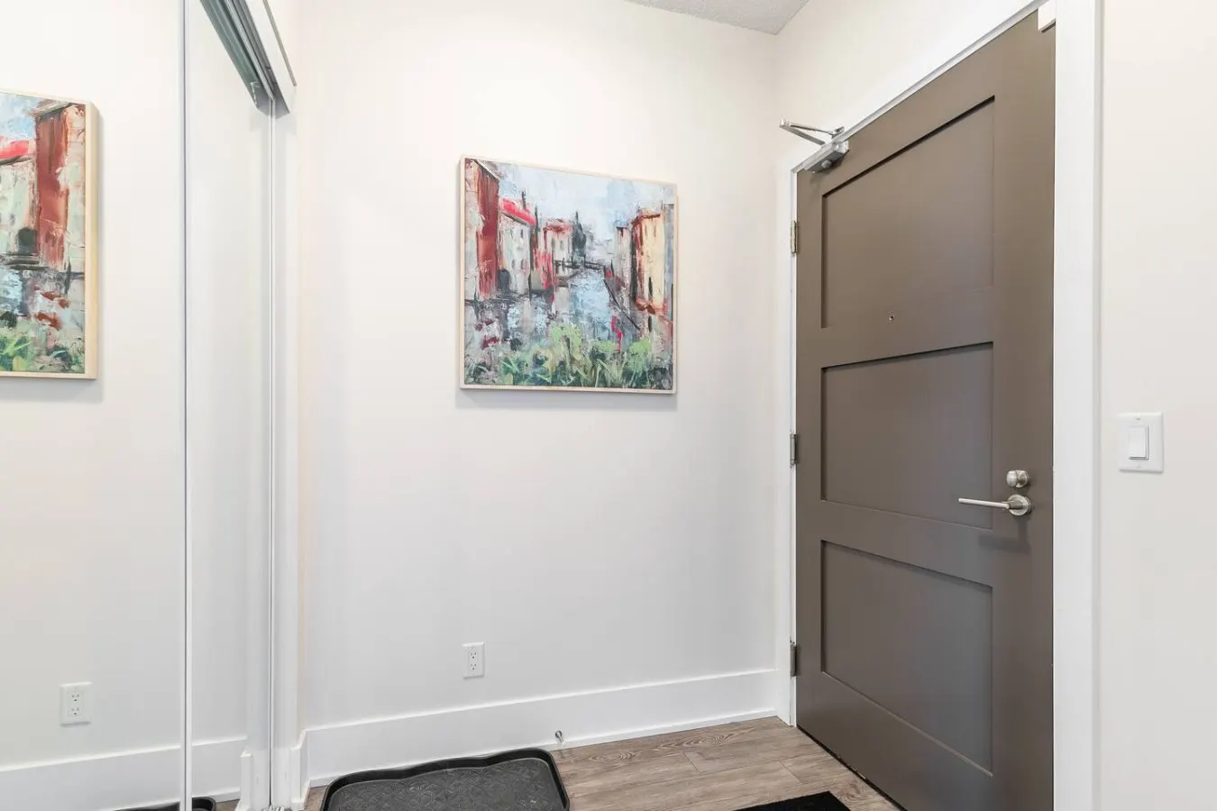Luxury 1BR Executive Condo Panoramic City Views 18