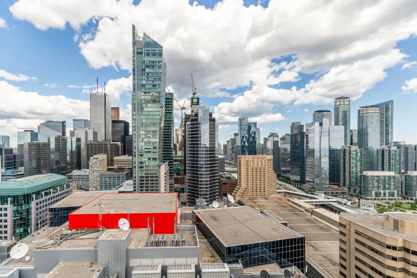 Luxury 1BR Executive Condo Panoramic City Views 19