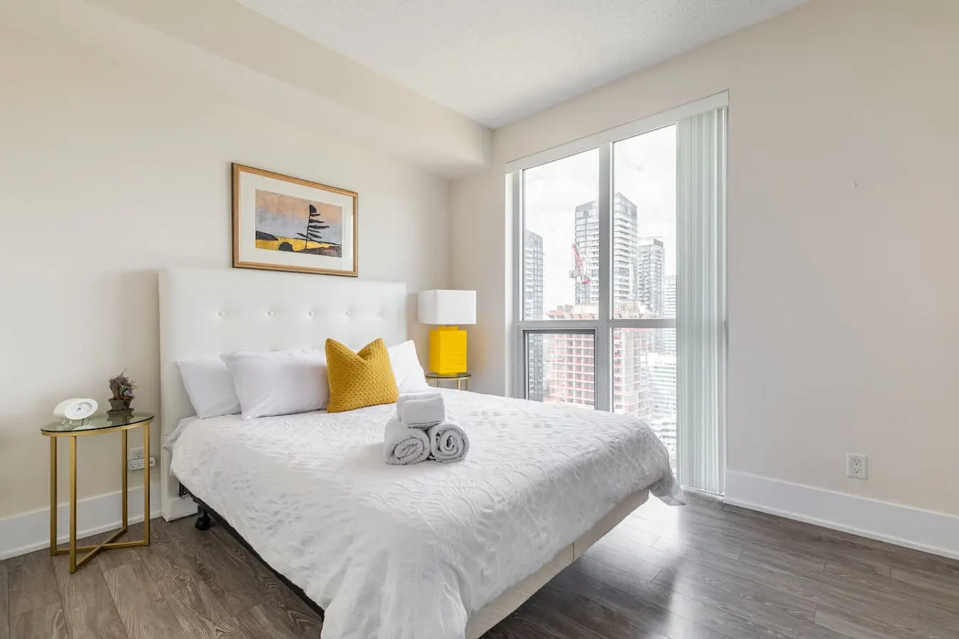 Luxury 1BR Executive Condo Panoramic City Views 4