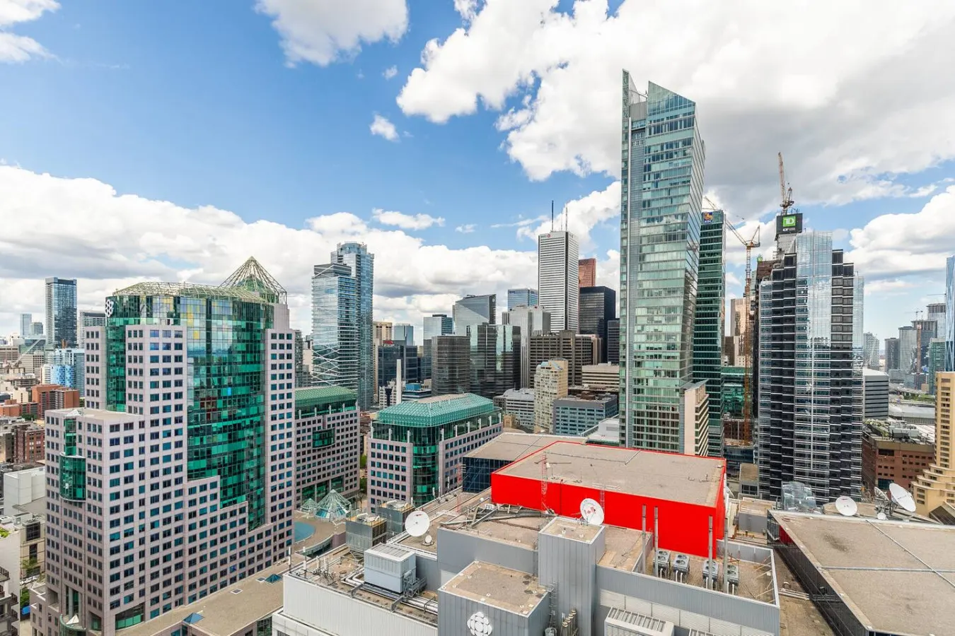 Luxury 1BR Executive Condo Panoramic City Views 5