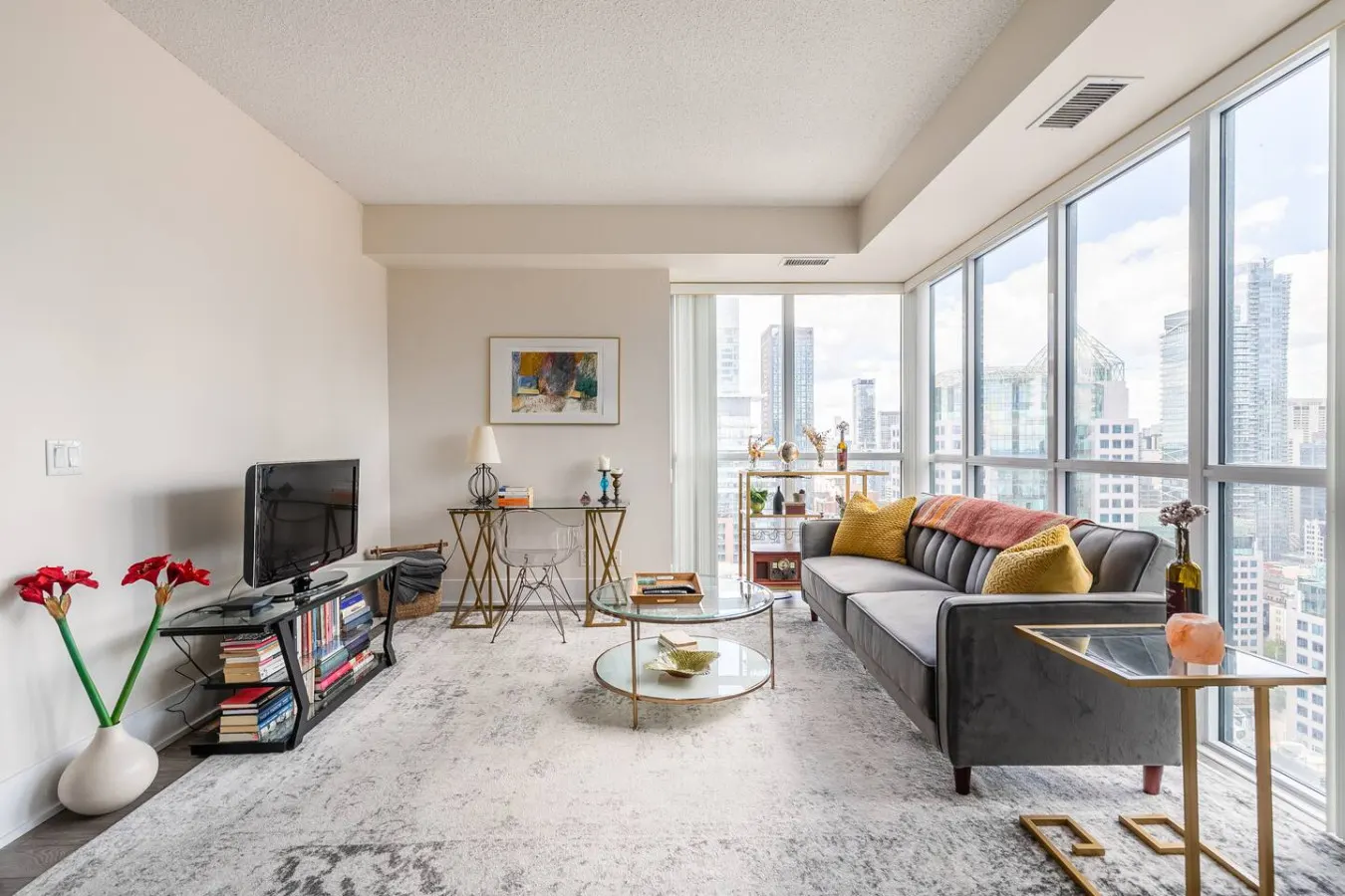 Luxury 1BR Executive Condo Panoramic City Views 7