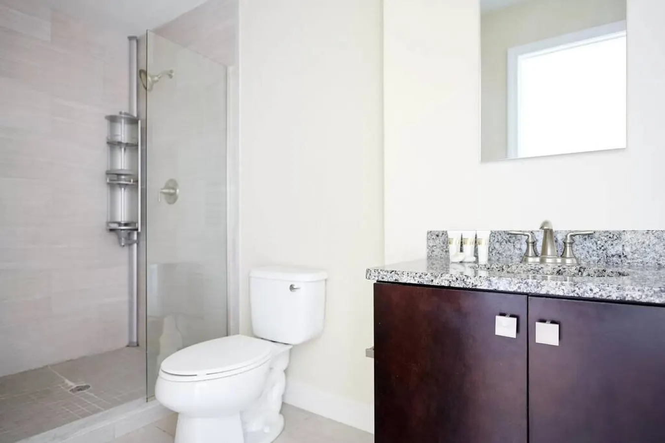 Spacious 2br FIDI District Centrally Located! 11