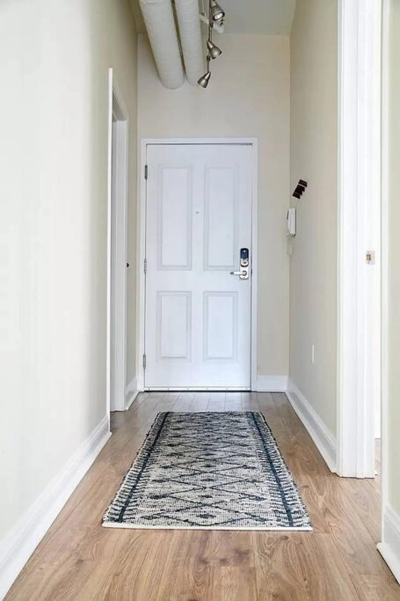 Spacious 2br FIDI District Centrally Located! 13