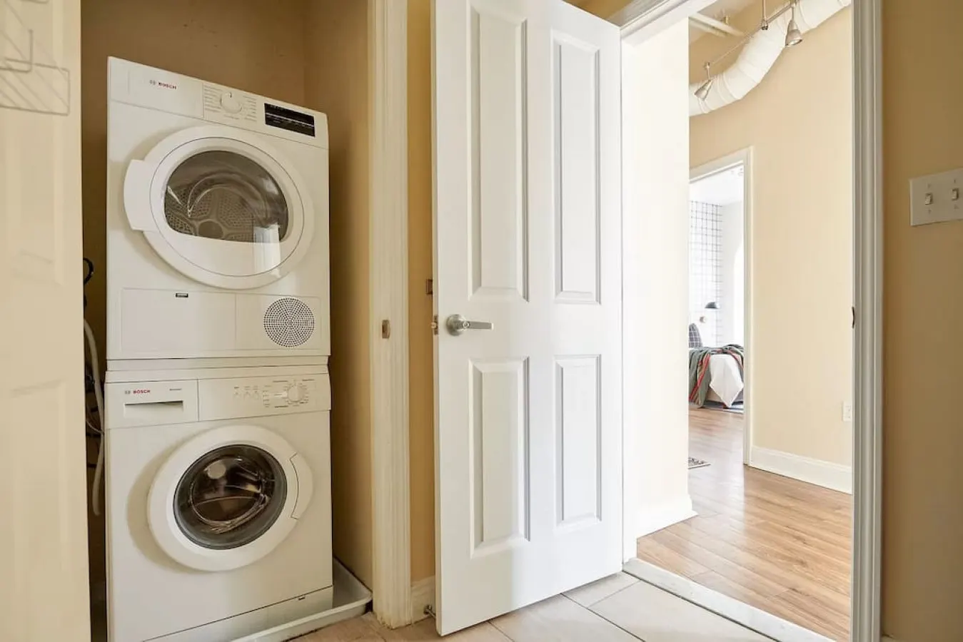 Spacious 2br FIDI District Centrally Located! 8