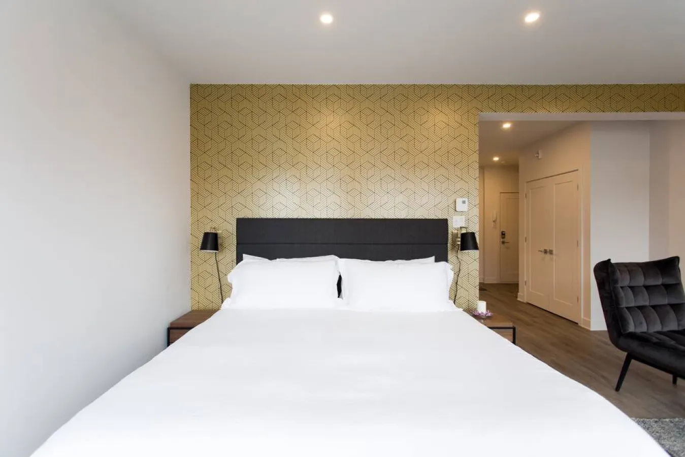 Mile End - Live Like a Local in this Superb Loft - Unit 203 10