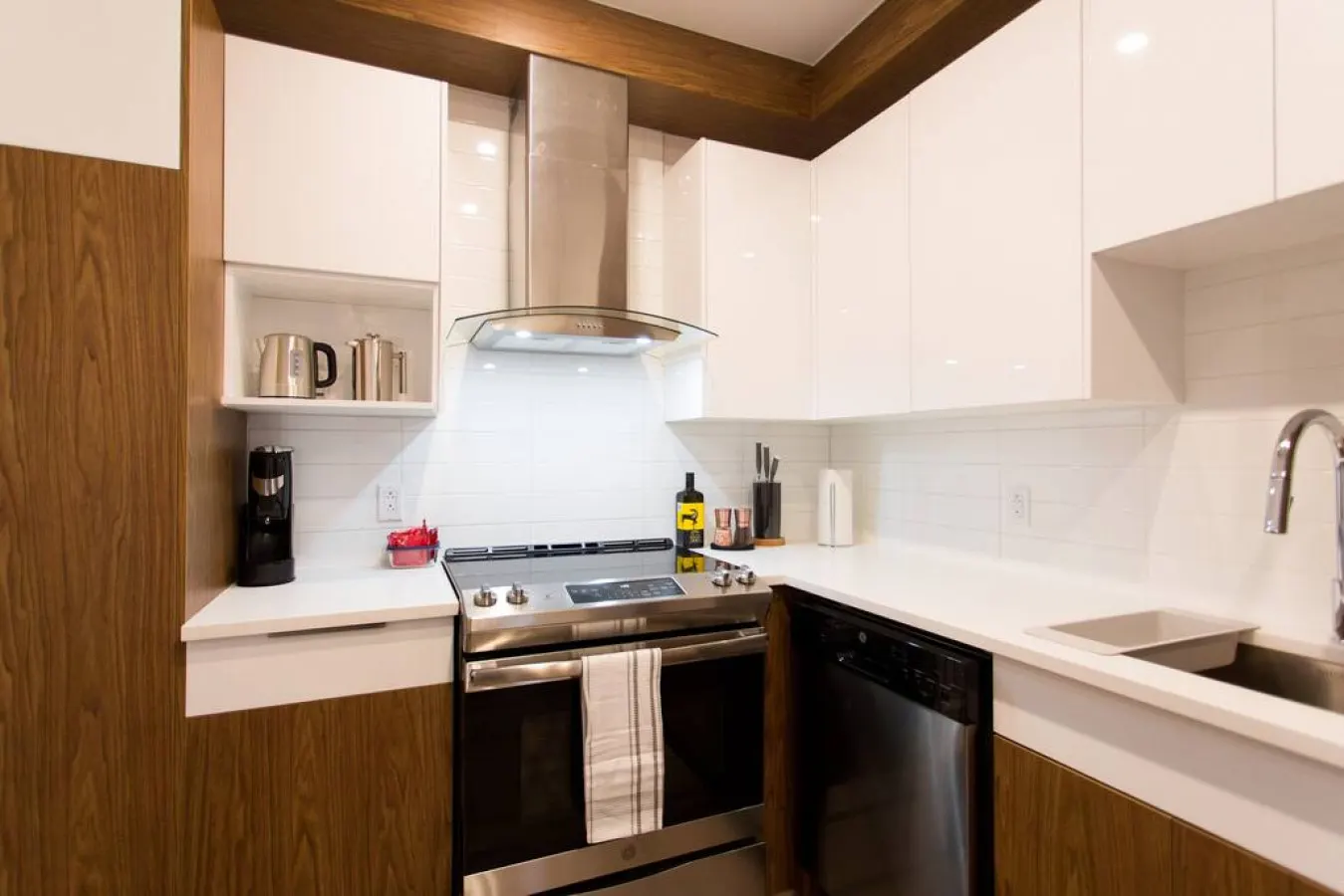 Mile End - Live Like a Local in this Superb Loft - Unit 203 16