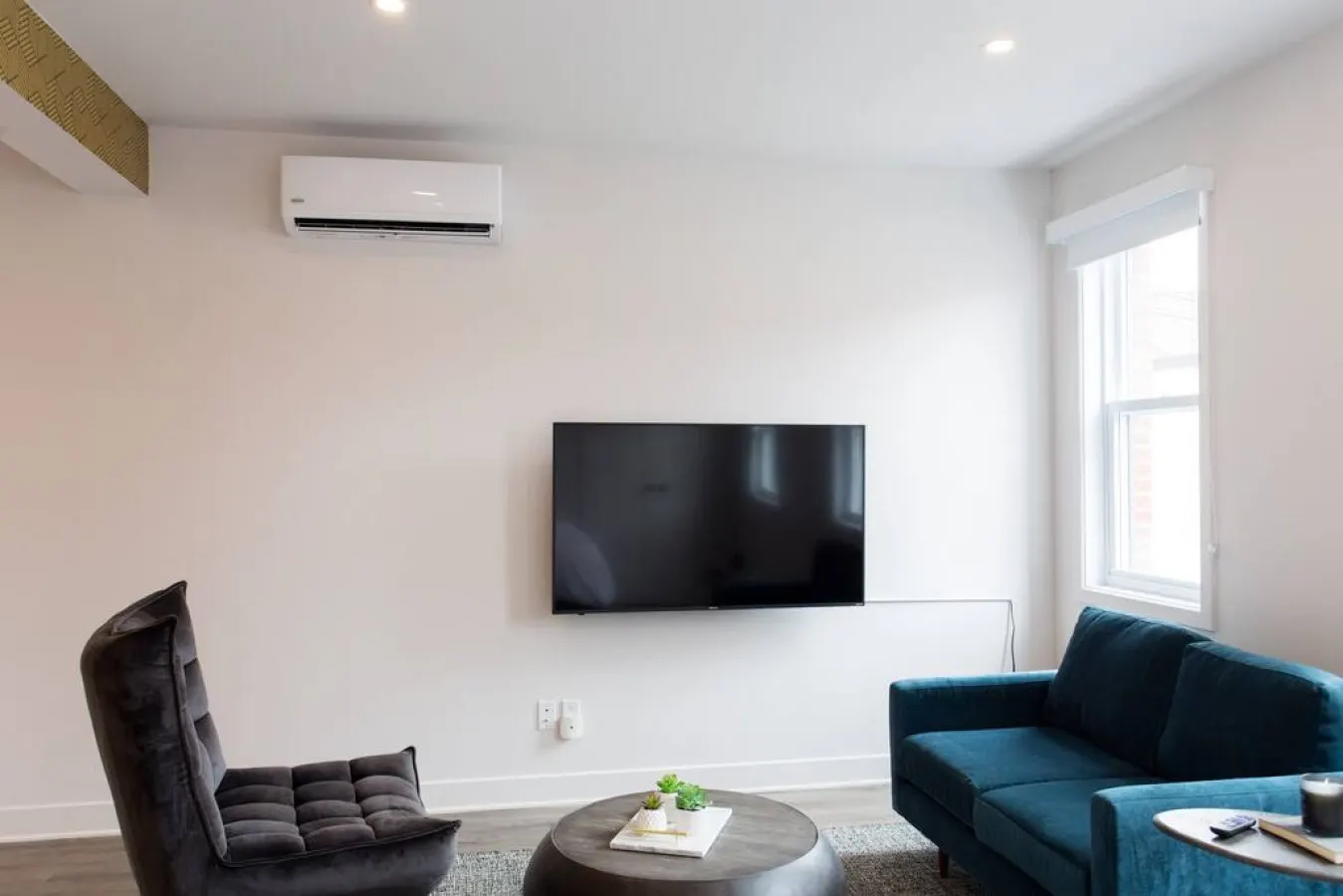 Mile End - Live Like a Local in this Superb Loft - Unit 203 4