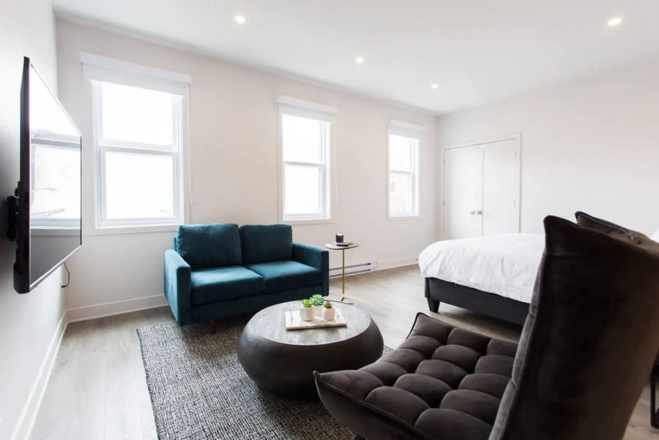 Mile End - Live Like a Local in this Superb Loft - Unit 203 5
