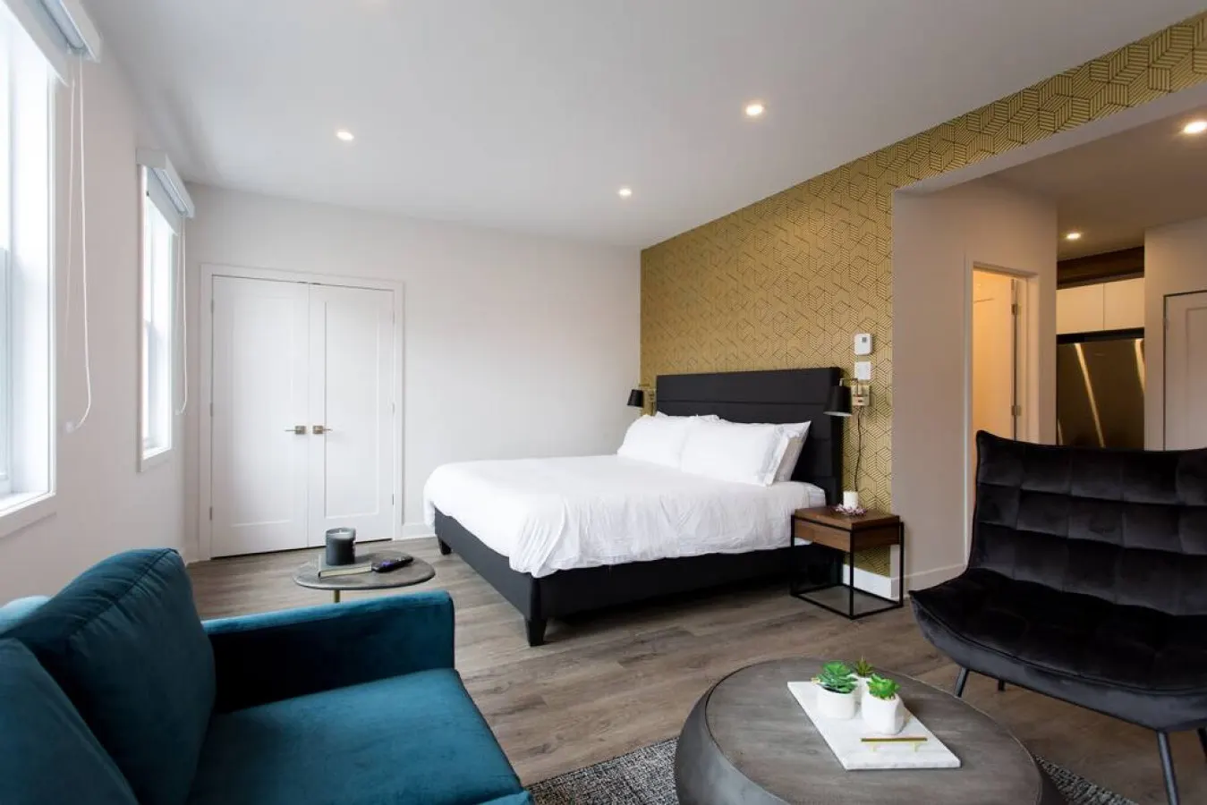 Mile End - Live Like a Local in this Superb Loft - Unit 203 7
