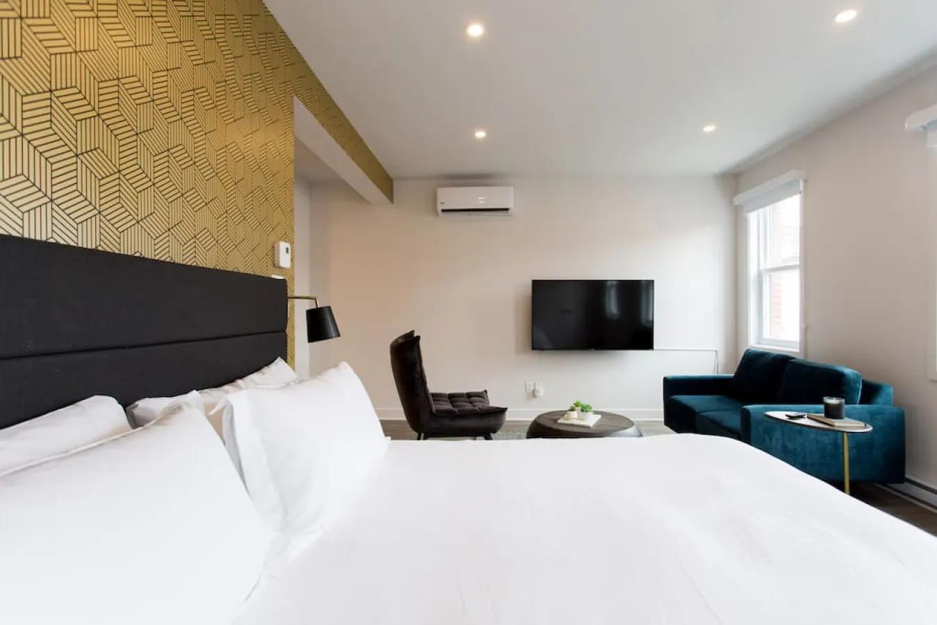 Mile End - Live Like a Local in this Superb Loft - Unit 203 8