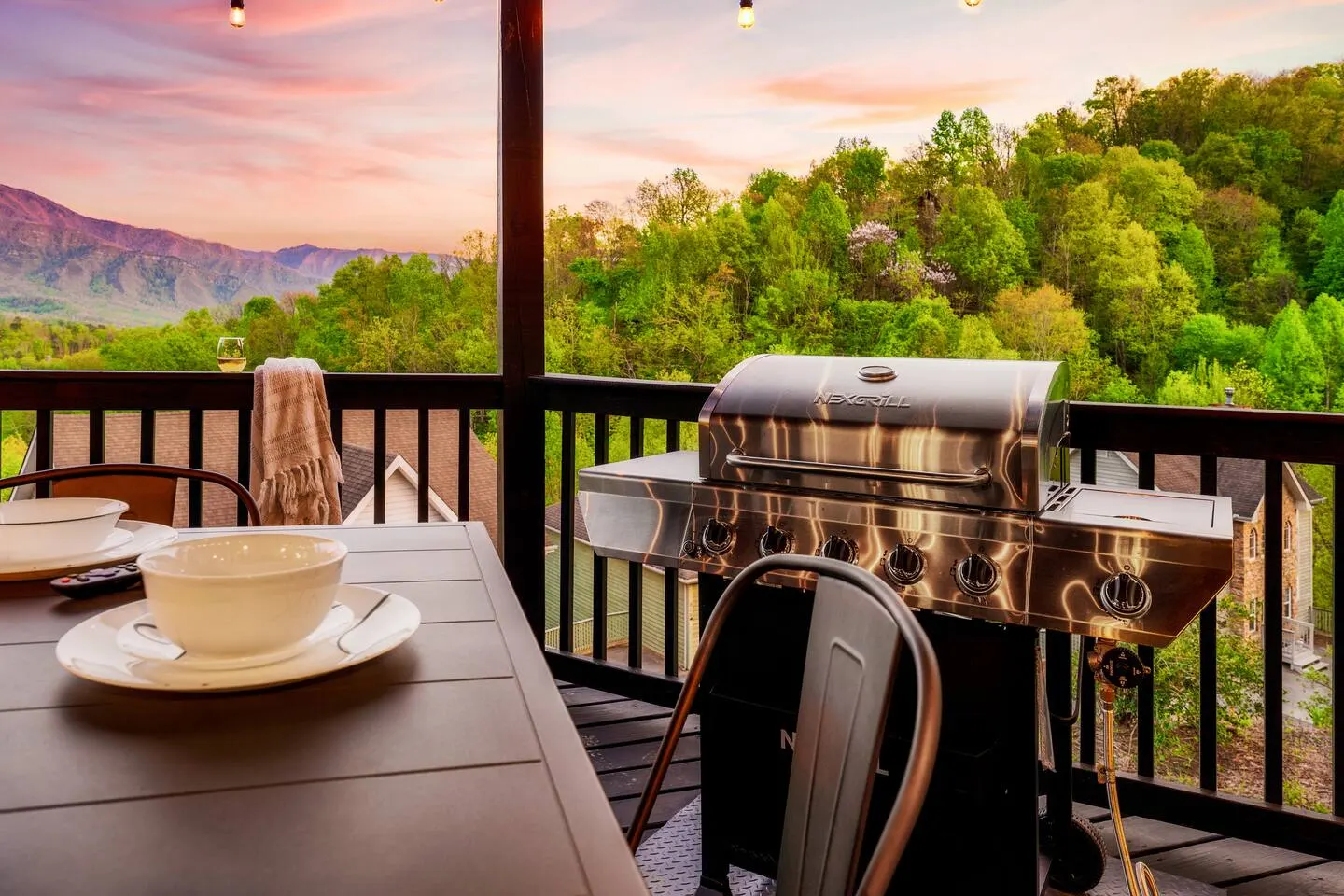 Unbeatable Smoky View Jacuzzi Gameroom Firepits 19