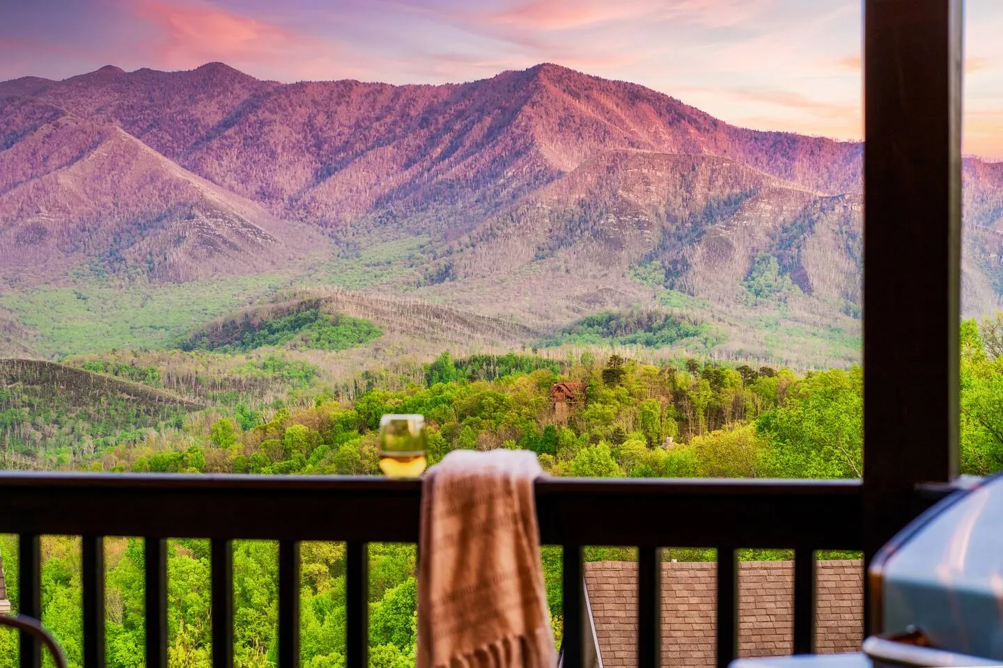 Unbeatable Smoky View Jacuzzi Gameroom Firepits 20