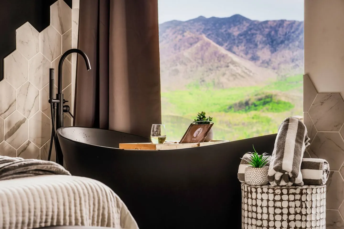 Unbeatable Smoky View Jacuzzi Gameroom Firepits 8