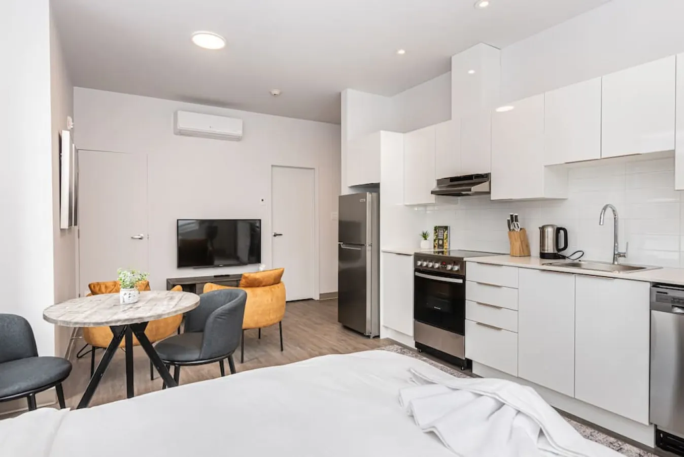 Plateau - Amazing New Apartment Close to Mount Royal - Unit 9 7