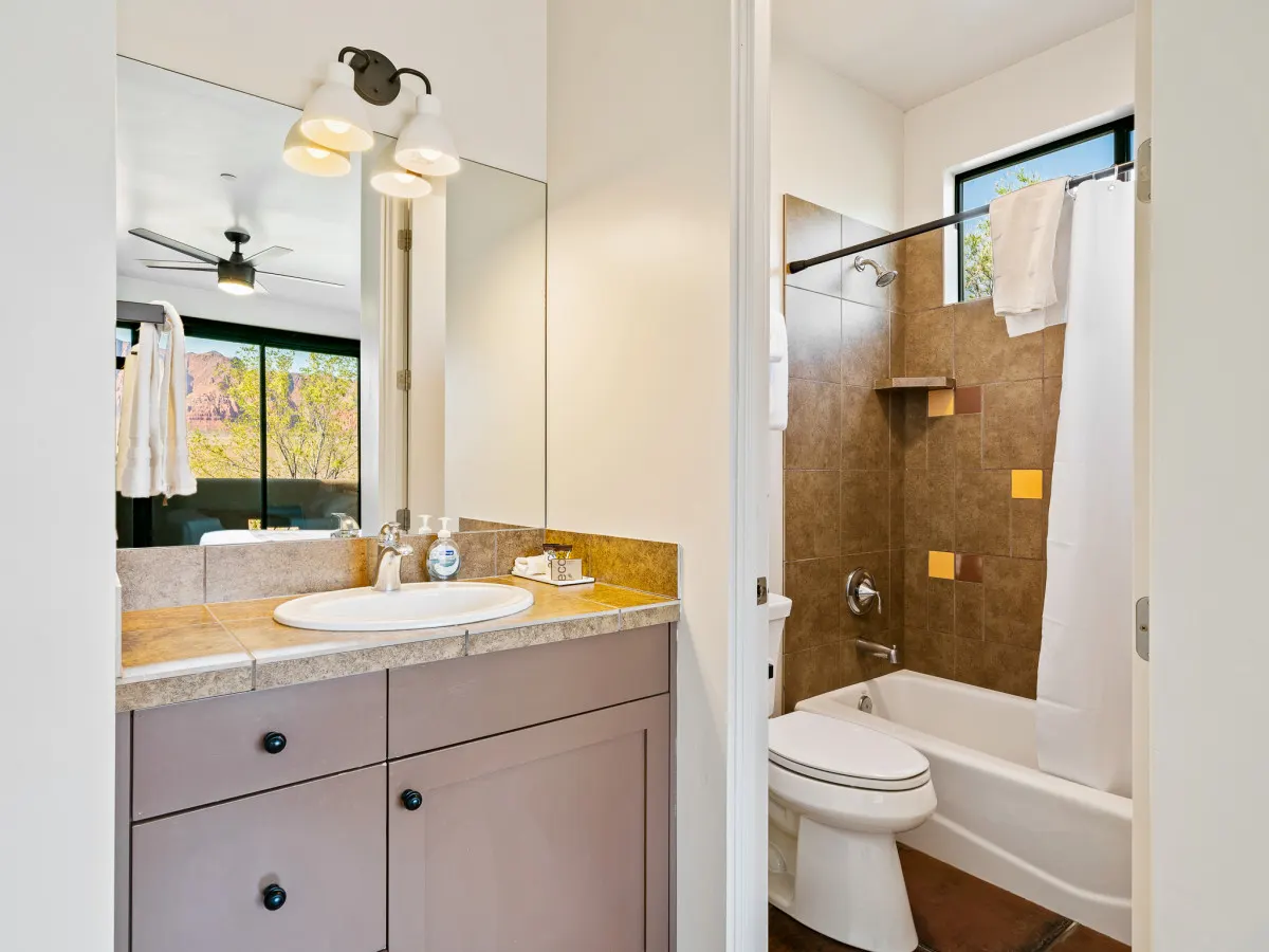 The Crescent Moon Suite 9